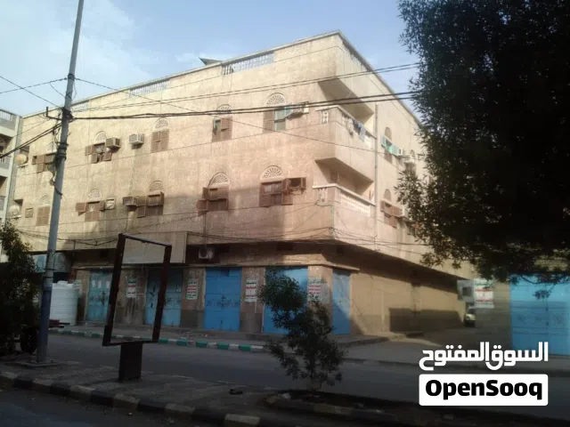 عمارة على شارع الحكيمي مقابل محلات الشريف  مساحتها 500 متر مربع 20--25 متر م