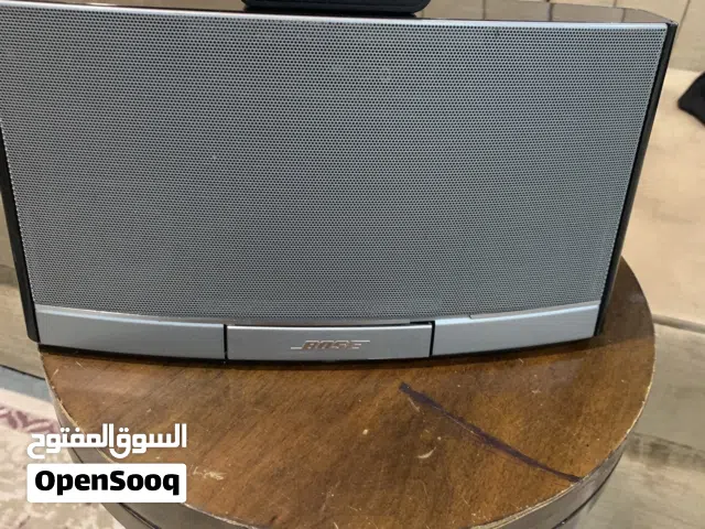 للبيع سماعة بوز اصلية صوت عالي شاحن اصلي