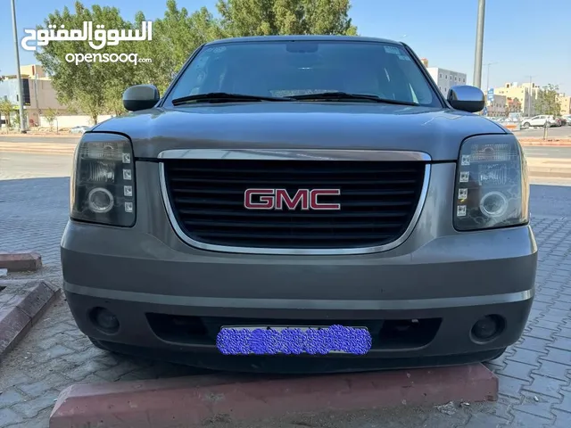 "Exceptionally Maintained 2009 GMC Yukon XL – Your Perfect Family SUV!" – Asking price SAR 45,000