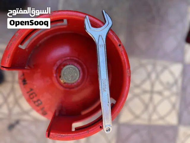 جرة غاز فيها فل غاز الا شوي مع مفتاح للبيع
