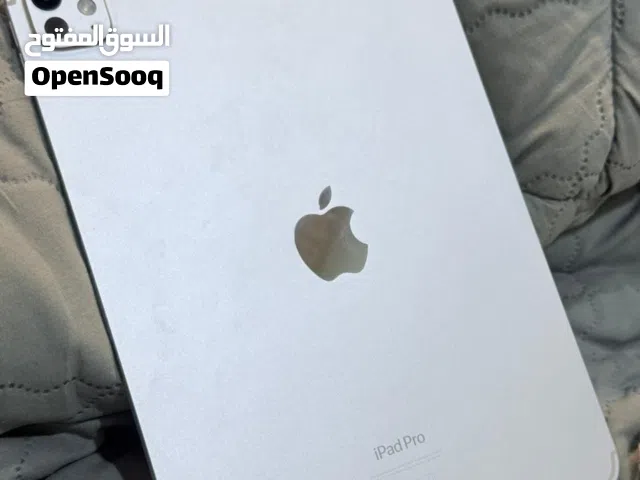 ايباد ابل بروM4 جديد 100% بطاريه 100% استخدام ثلاث ايام فقط اقرا الوصف