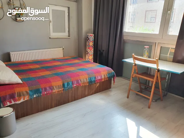 غرفة+حمام مستقلة للإيجار اليومي 25 دولار اسطنبول الفاتح تشابا جانب طريق الترامواي