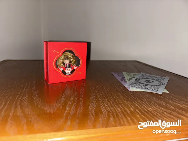 عملة معدنية للعبة مونوبولي لأي شخص يحب الجمع مع أموال مونوبولي خاصة ونادرة