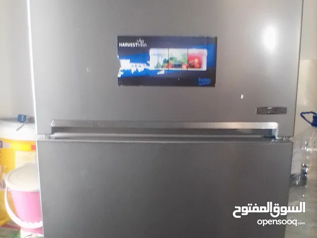 ثلاجة بيكو مستعمله شبه جديده للبيع اللون رصاصي