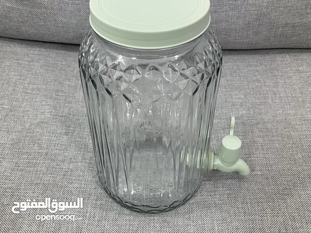 زجاج مزخرف سعة 4 ليتر بحالة ممتازة للبيع بدواعي السفر