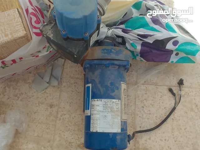 للبيع ماتور ماء ومحول 3 فاز ومكنسة تنظيف بالماء