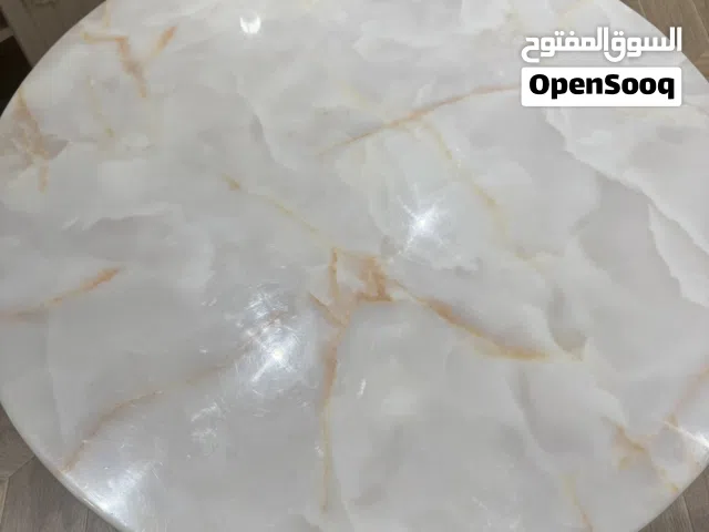 طاولات قهوة وخدمة رخام ومرايا