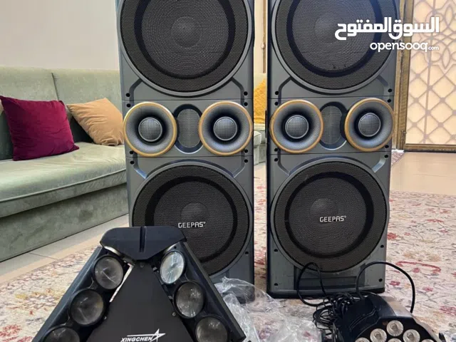 سماعات من شركة حيباس+ ضوء مسرحي مثلث الشكل + مصباح مسرح للحفلات