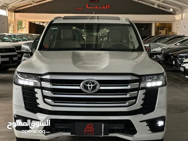 نوع السيارة: تويوتا لاندكروزر سنة الصنع : 2023 فئة السيارة : GXR ساز شاشات وتطبيق اصل