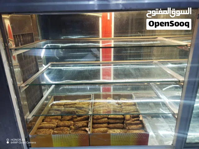 براد حلويات نضيف