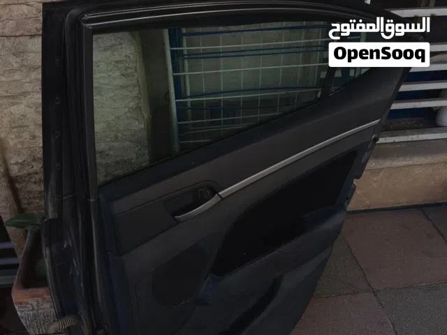 باب الخلفي عكس السايق  -النترا -