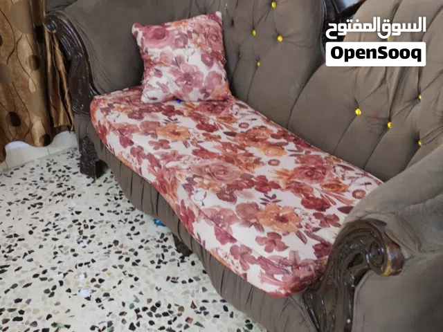 طقم كنب خشب ثقيل بحالة جيدة