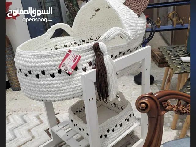 كاروك اطفال جديد مستخدم فقط عشر ايام هوه والدوشك مالته والستاند يخبل وشغل يدوي حياكة