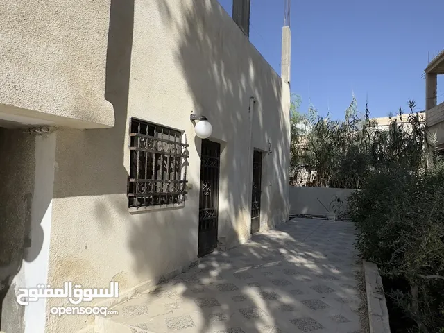 200 m2 More than 6 bedrooms Townhouse for Sale in Zarqa Al Hashemieh