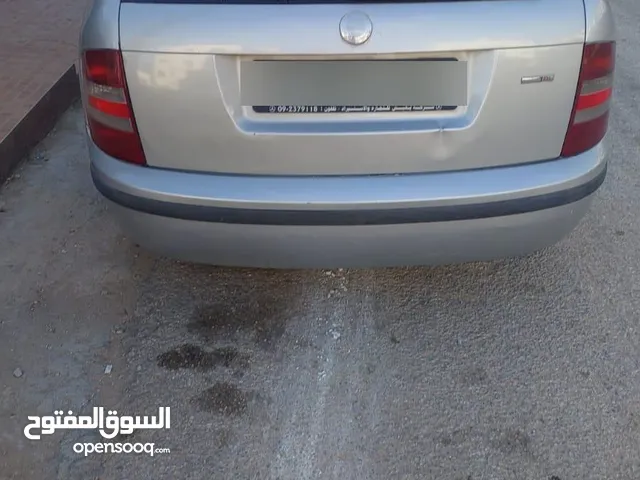 سكودا فابيا 2004