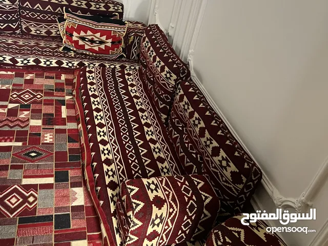 كعدة ربل11 متر ومساند 12 داخلهم ريش وتكياتً قماش صوف السعر 250