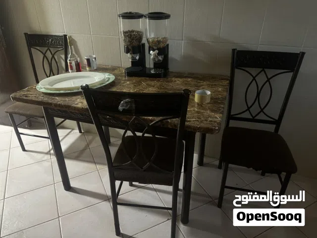 Dining table 4 seaters