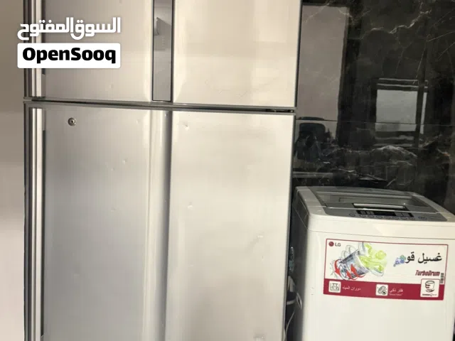للبيع أجهزة منزلية بحالة ممتازة: ثلاجة هيتاشي وغسالة LG 8kg