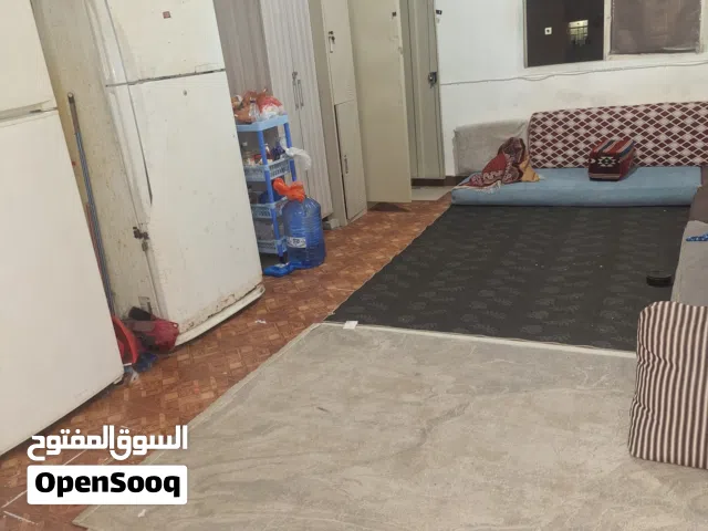 متاح مشاركة سكن مؤقت ميدان حولي  من 3/ 7إلى 31/8 السعر 30 دينار