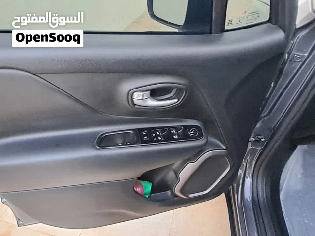 سيارة جيب رينجيد نظيف جدا  جير اوتوماتيك حادث بسيط جدا