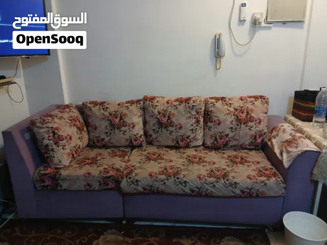 طاوله وكنبه مع 4 كراسي للبيع حاله جيده جدا