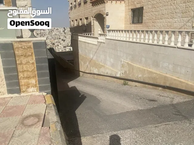 شقه للبيع تشطيب سوبر ديلوكس من الطابق التسويه الاولى عدا سطحها