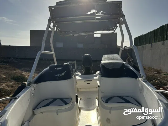 قارب نزهه ياماها عليه محرك ماركولي 115 فور استروك