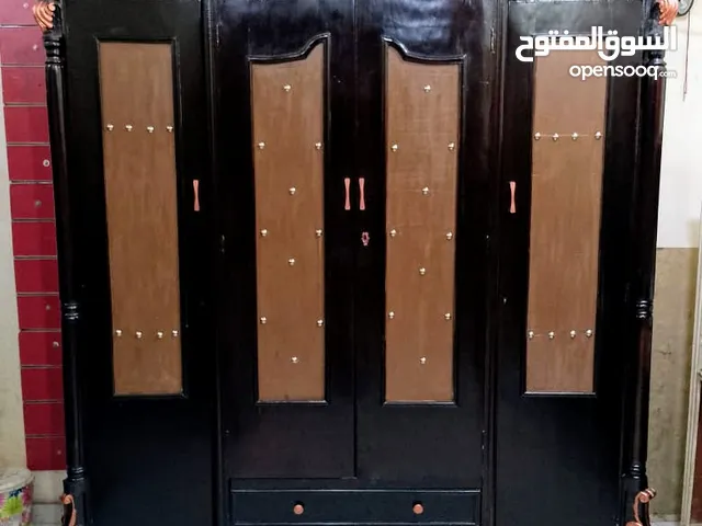 دولاب 4 درفة قوايم زان عموله استعمال نضيف جدا بدون اى عيوب