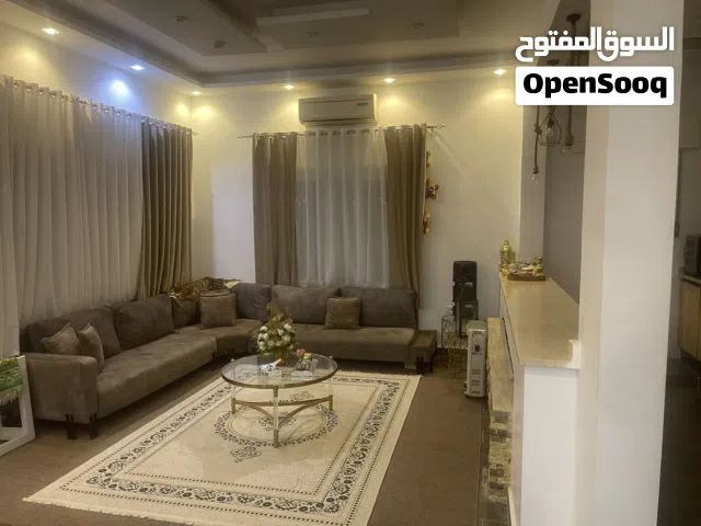 استراحة للإيجار ايام العيد الاضحي مجهزة بكل شي اي استفسار اتصل ع الرقم الموجود ( عيلة صغيرة )