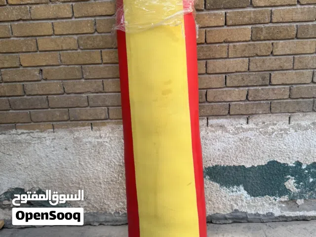 كيس ملاكمة مع كفوف اصلي غير مستعمل كثير و السعر 90الف و قابل للتفاوض