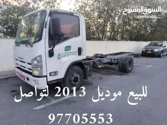 Tractor Unit Isuzu 2013 in Muscat