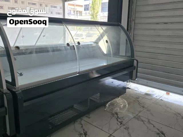 عارضات لبيع