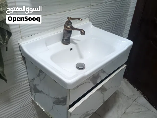 مغسله مع خزانة للبيع