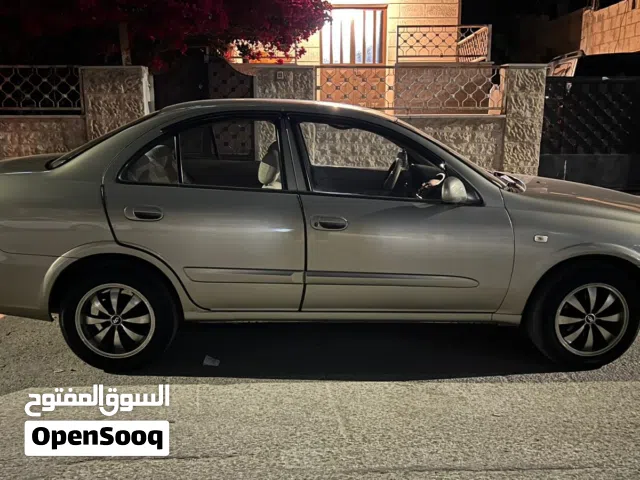 2011 نيسان صني Standard