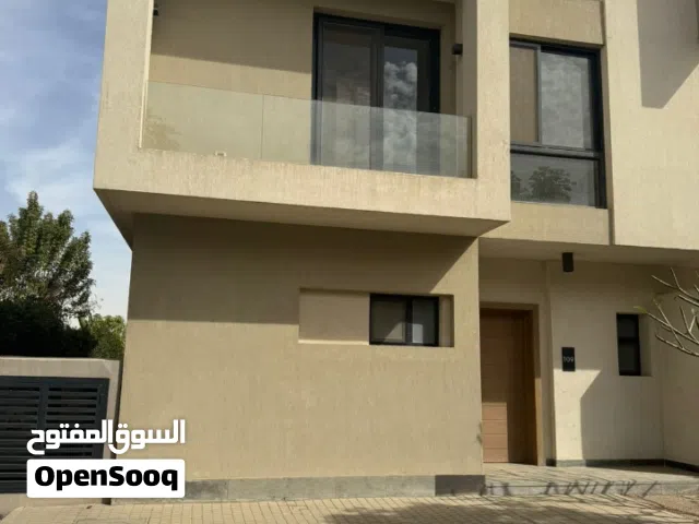 370 m2 4 Bedrooms Villa for Sale in Cairo New October