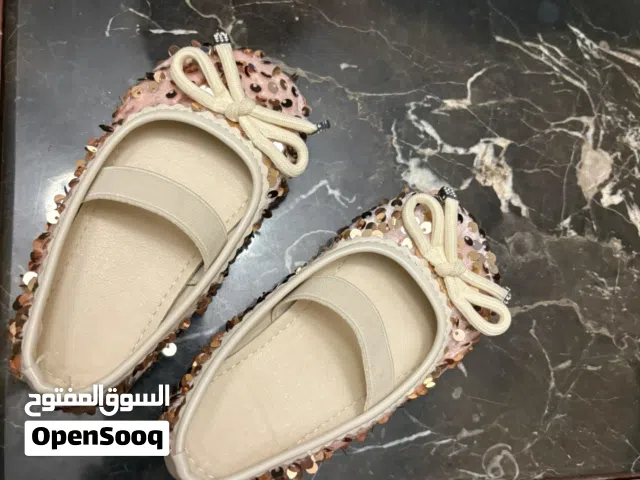 حذاء أطفال جديد