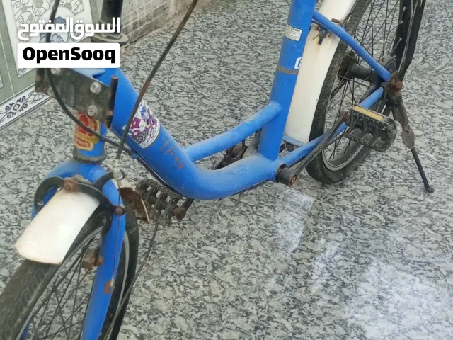 دراجة اطفال شحن كلش نضيفه وبايسكلات عدد2