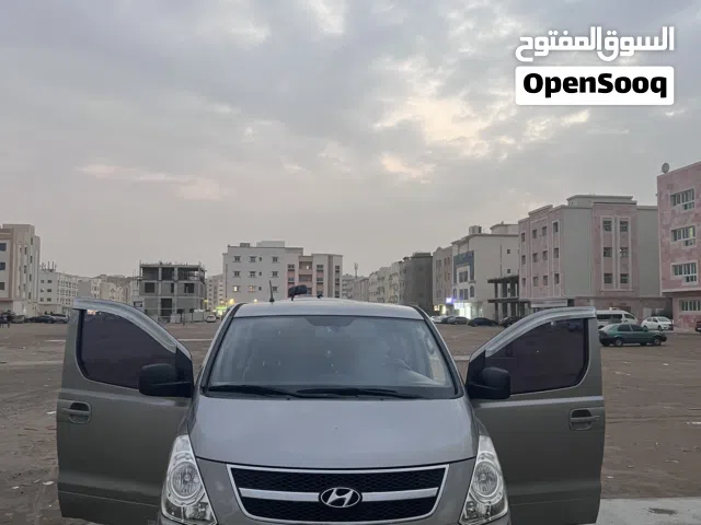 2012 هيونداي H1 Standard