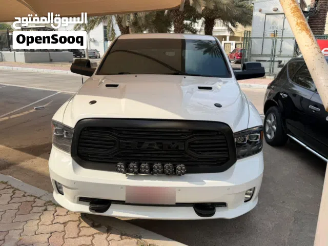 2016 دودج رام Laramie