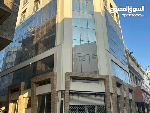 مبنى تجاري للبيع مشطب بناء حديث من 5 طوابق وملحق في طرابلس شارع الصريم