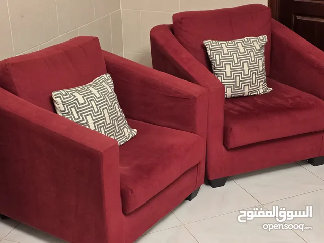 2 كنباي مفردات (مقعدين) 60 دينار لون خمري مميز (بحالة الوكالة) قابل للتفاوض