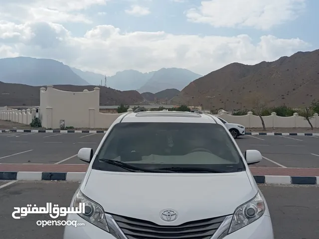 Used Toyota Sienna in Al Batinah