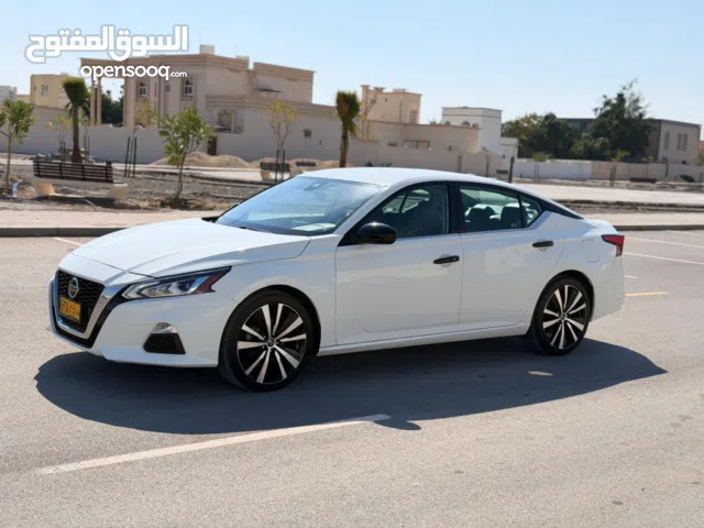 نيسان التيما للبيع مديل 2021 SR بحادث خفيف وبدون خروج الإيرباجات.