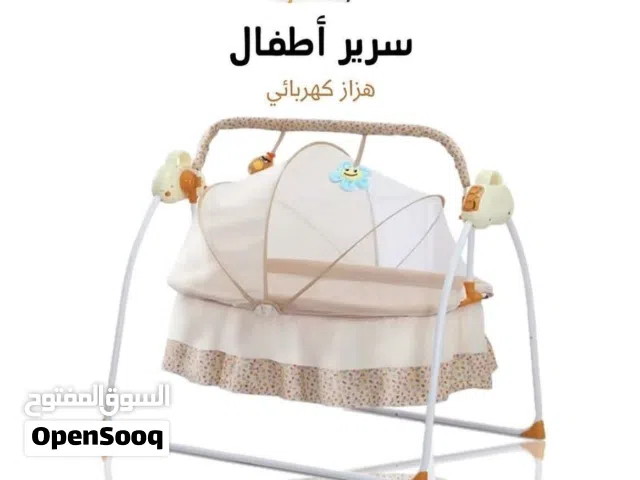 سرير أطفال هزاز كهربائ مع ريموت المميزات : • فرش طبي : يوفر راحة ودعماً مثالياً لجسم الطفل