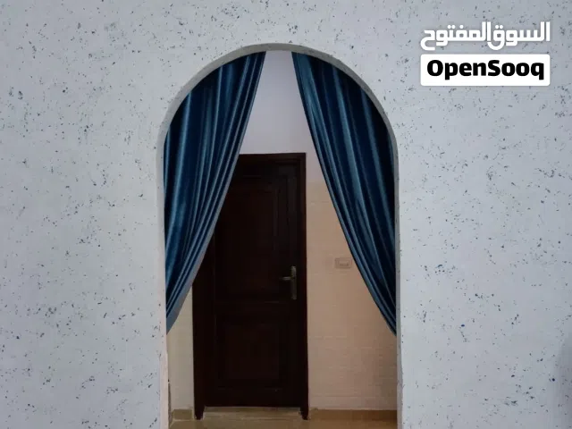 للعرسان فقط