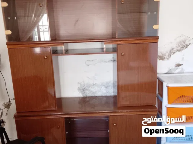 طاوله تلفزيون ومكتب حاله ممتازه
