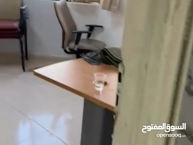 مكتب مميز مطله على شارع الجامعه. بسعر مغري