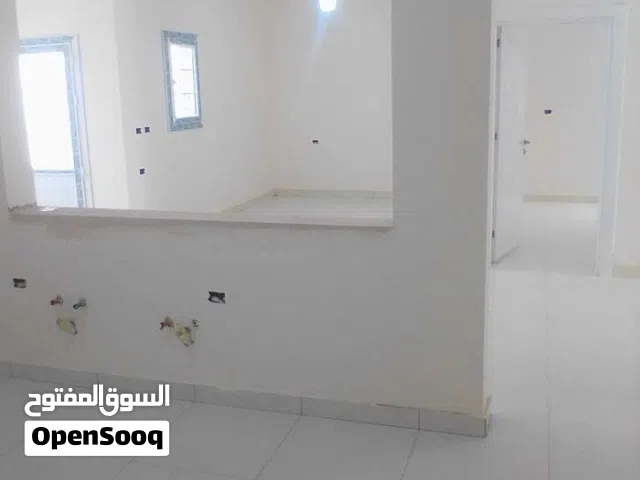 منزل بالقرب من سوق تبارك للبيع