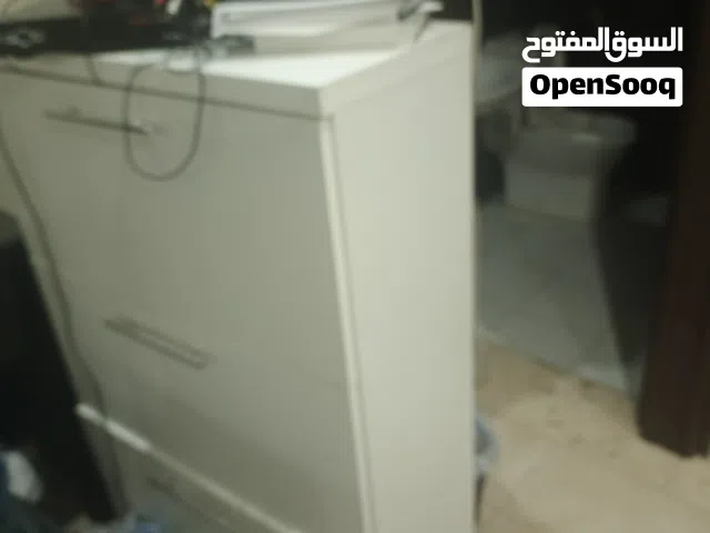 خزانه احذيه ممتازه بحال الوكاله للبيع