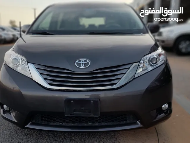 Toyota Sienna 2013 in Um Al Quwain